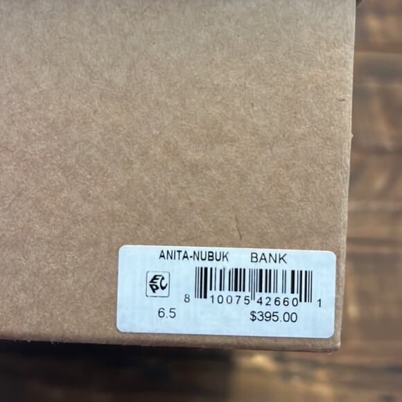 Salone Monet Anita Suede Pumps Classic Timeless Cathedral Heel NEW Size 6.5 - Picture 11 of 11